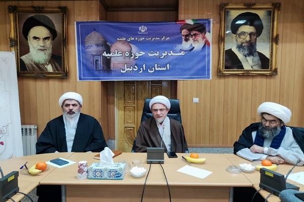 پایه و اساس تولید علوم انسانی آموزههای دینی باشد