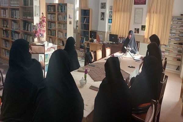 برگزاری نشست ستاد پذیرش در مدرسه علمیه خواهران پارسآباد