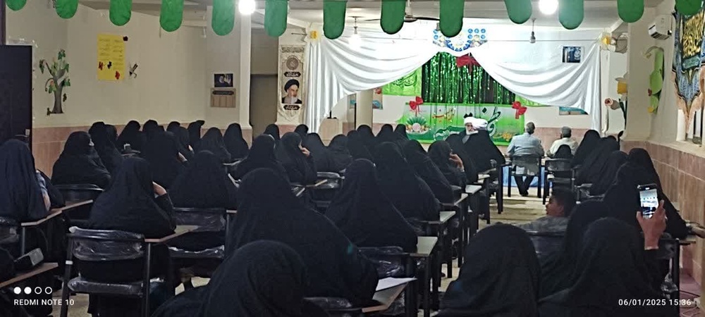 نشست معرفتی مداحان و هیأتهای مذهبی خواهر شهرستان میناب