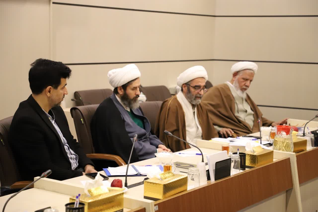 «استقلال مالی حوزههای علمیه» و «ایجاد منابع پایدار»، راه مقابله با چالشهای موجود است