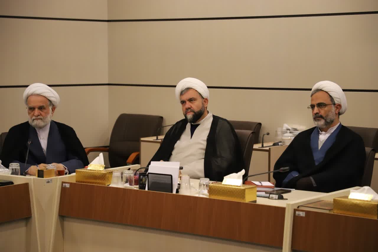 «استقلال مالی حوزههای علمیه» و «ایجاد منابع پایدار»، راه مقابله با چالشهای موجود است