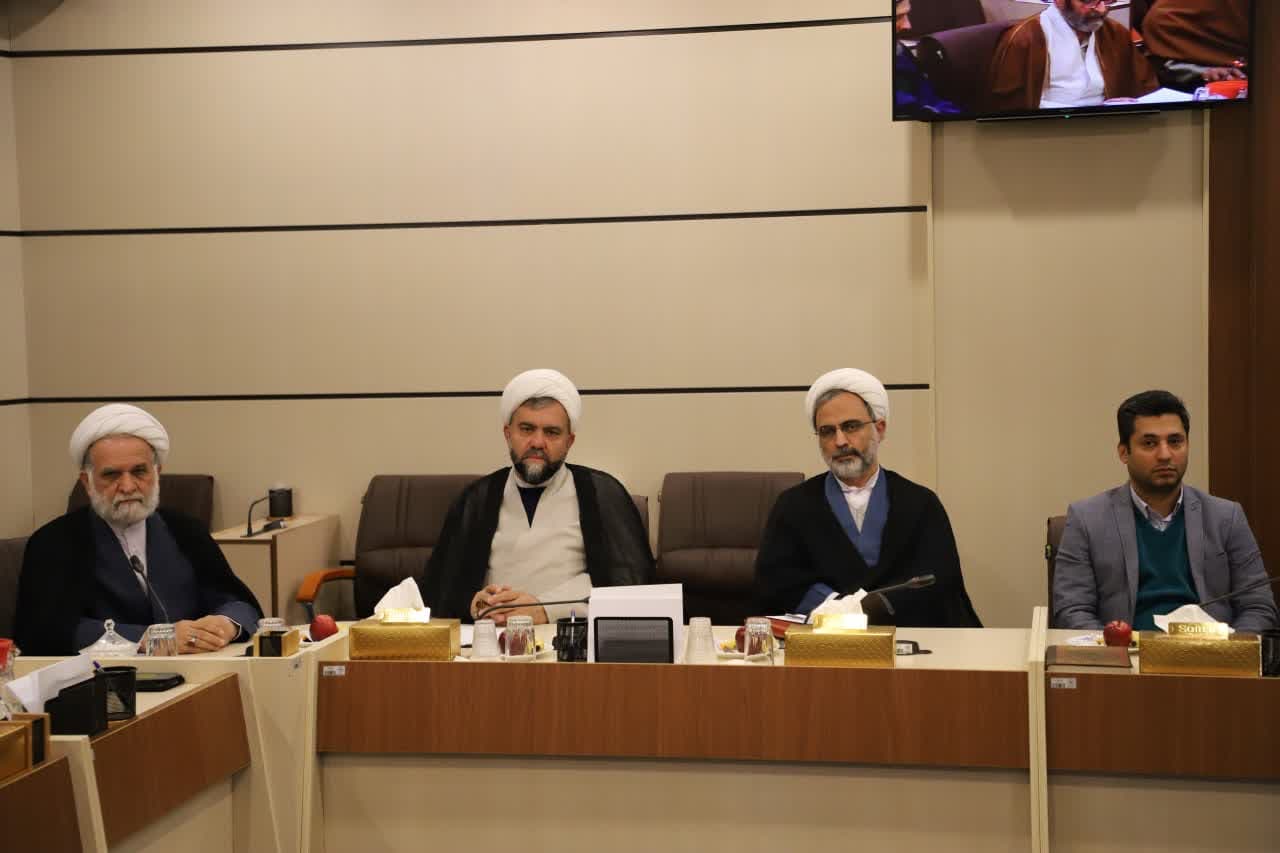 «استقلال مالی حوزههای علمیه» و «ایجاد منابع پایدار»، راه مقابله با چالشهای موجود است