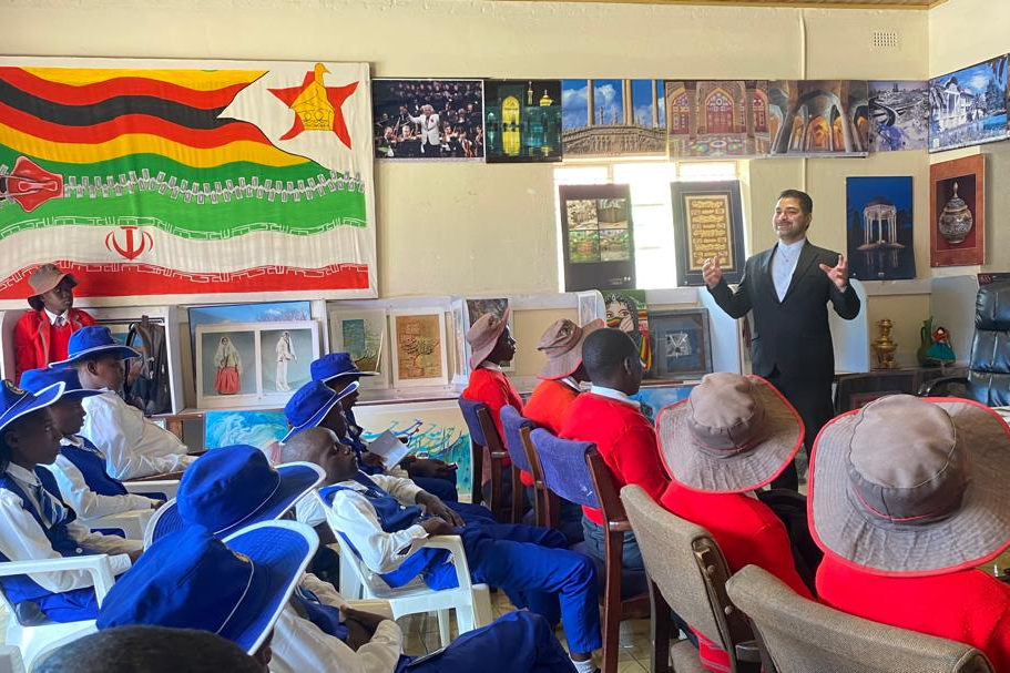 دانشآموزان زیمبابوهای با انقلاب اسلامی ایران آشنا شدند