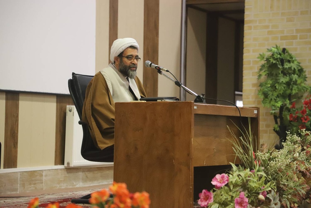 نقش حوزههای علمیه خواهران در تربیت طلاب و آمادهسازی جامعه برای ظهور حیاتی است