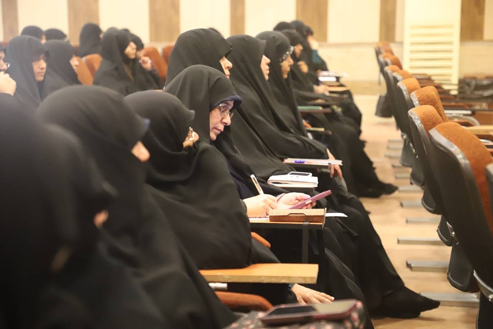 نقش حوزههای علمیه خواهران در تربیت طلاب و آمادهسازی جامعه برای ظهور حیاتی است