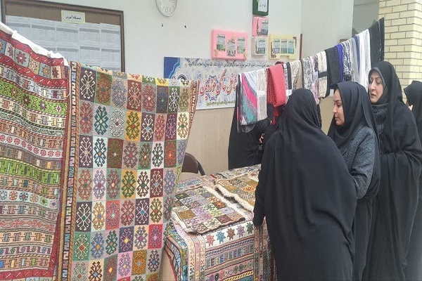 برگزاری نمایشگاه دستاوردهای انقلاب در پارسآباد