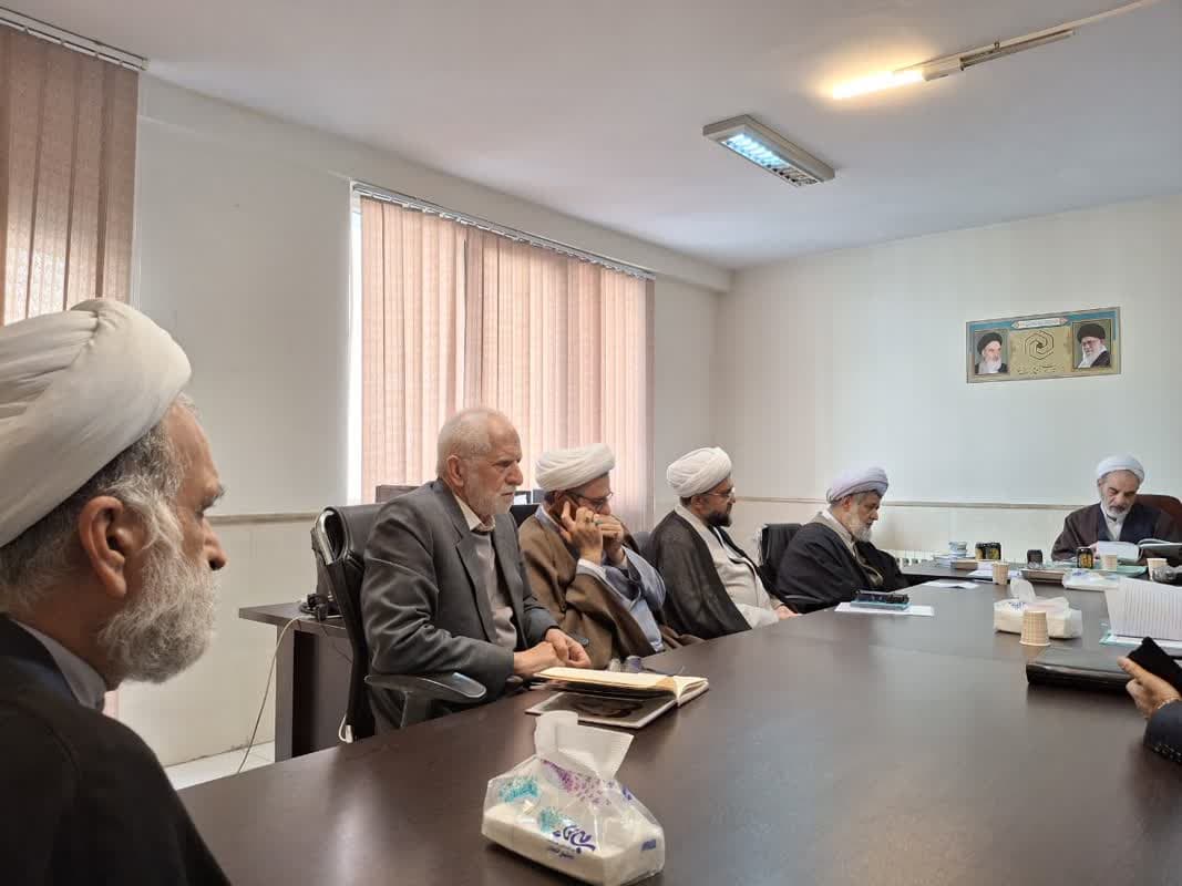 بررسی پروژههای عمرانی و تقویت همکاری در جلسه هیئت مدیره جامعه خیرین حوزههای علمیه خواهران