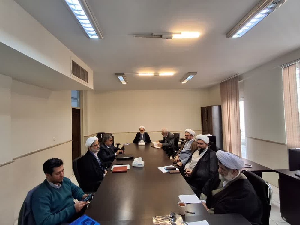 بررسی پروژههای عمرانی و تقویت همکاری در جلسه هیئت مدیره جامعه خیرین حوزههای علمیه خواهران