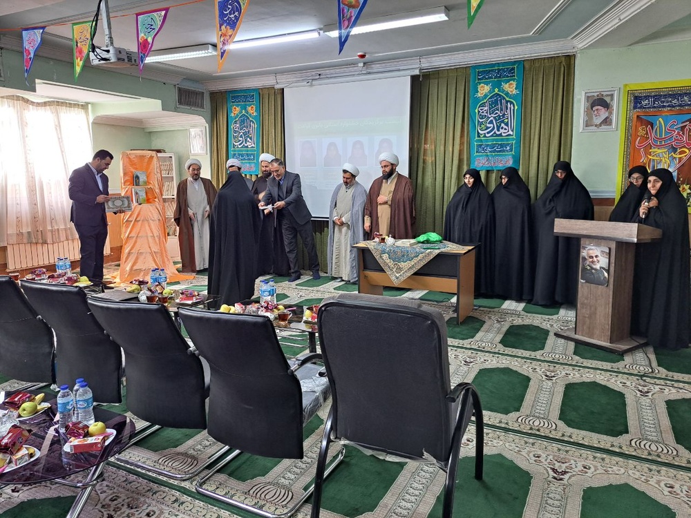 برگزاری آیین اختتامیه اولین جشنواره استانی بانوی کرامت در استان ایلام