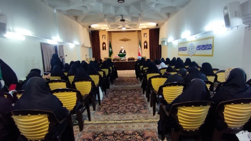 دیدار حجتالاسلام والمسلمین فاضل بامدیر حوزههای علمیه خواهران استان ایلام و جمعی از بانوان طلبه استان