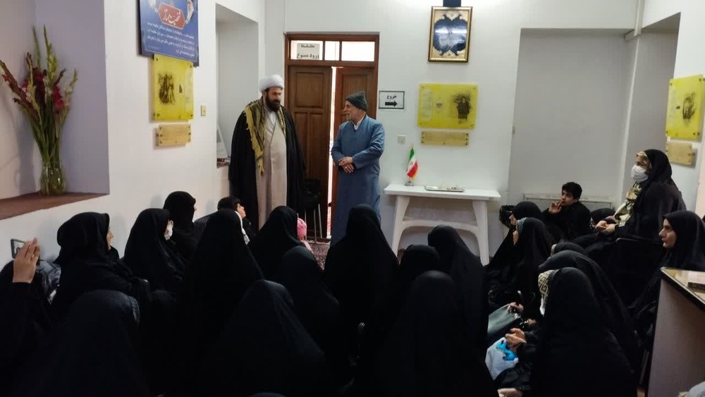 بازدید از منزل امام خمینی(ره) در اردوی طلاب خواهر شهرستانهای دهلران، آبدانان و ایوانغرب