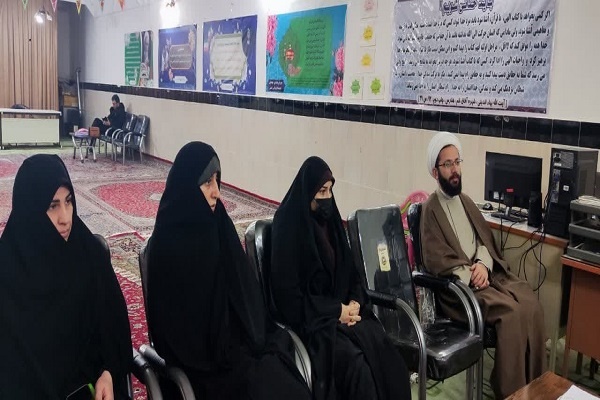 بانوان طلبه با تمام قوت به جدال جنگ نرم دشمن بروند