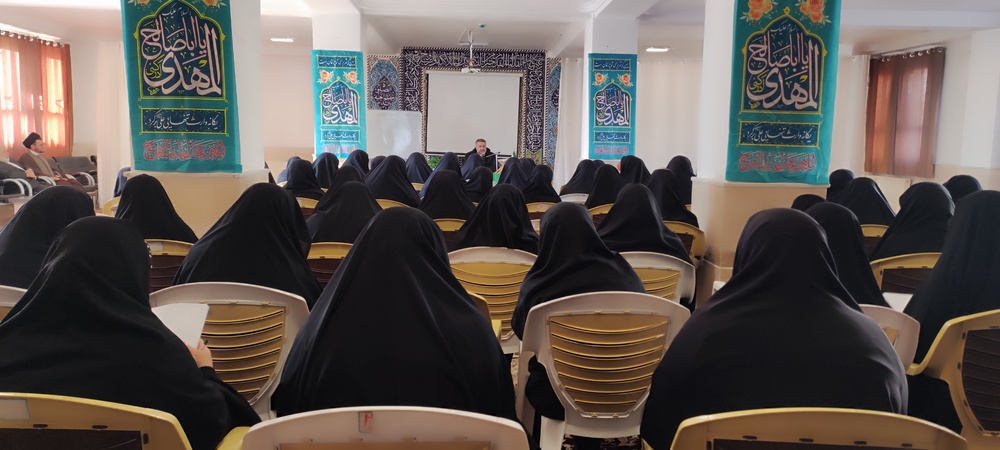 حوزههای علمیه در جنگ فضای مجازی ورود کنند