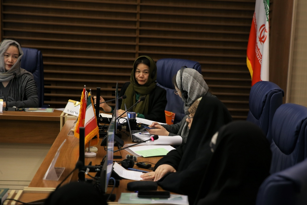 نقش زنان در تربیت نسل آینده مؤثر است