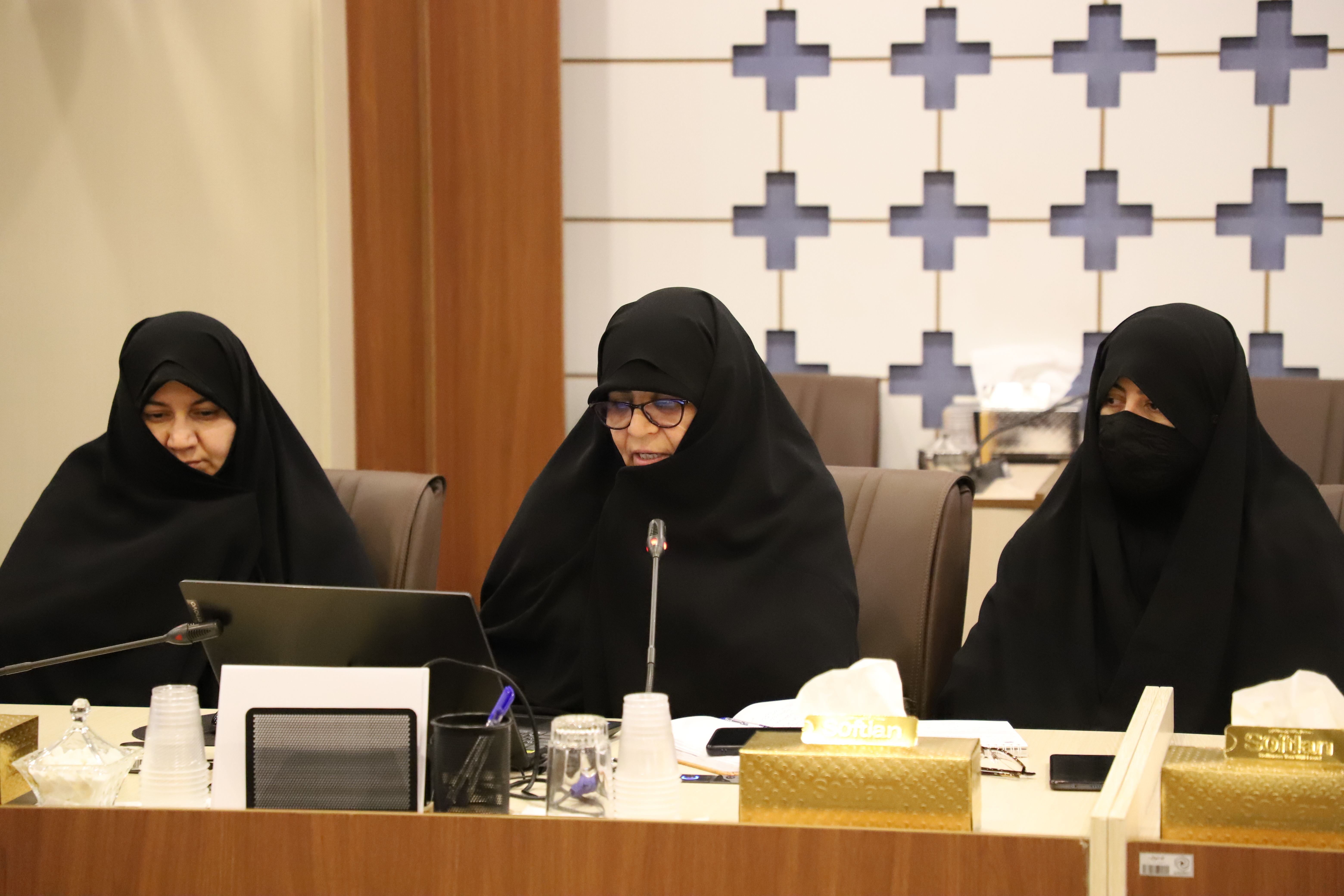 تحول در نظام آموزشی حوزههای علمیه خواهران با هدف تربیت طلاب مجتهده و رفع چالشهای پیشرو