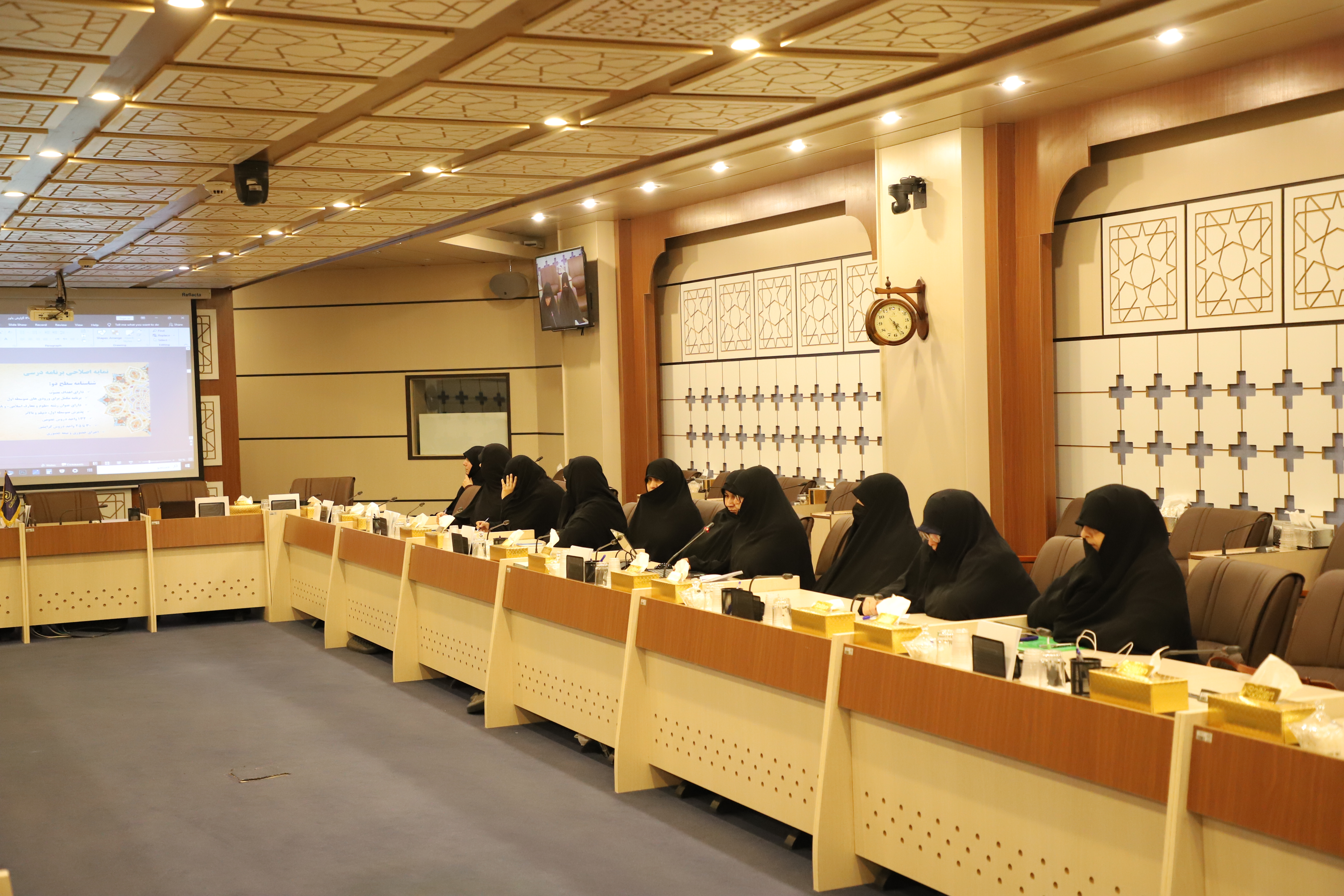 تحول در نظام آموزشی حوزههای علمیه خواهران با هدف تربیت طلاب مجتهده و رفع چالشهای پیشرو