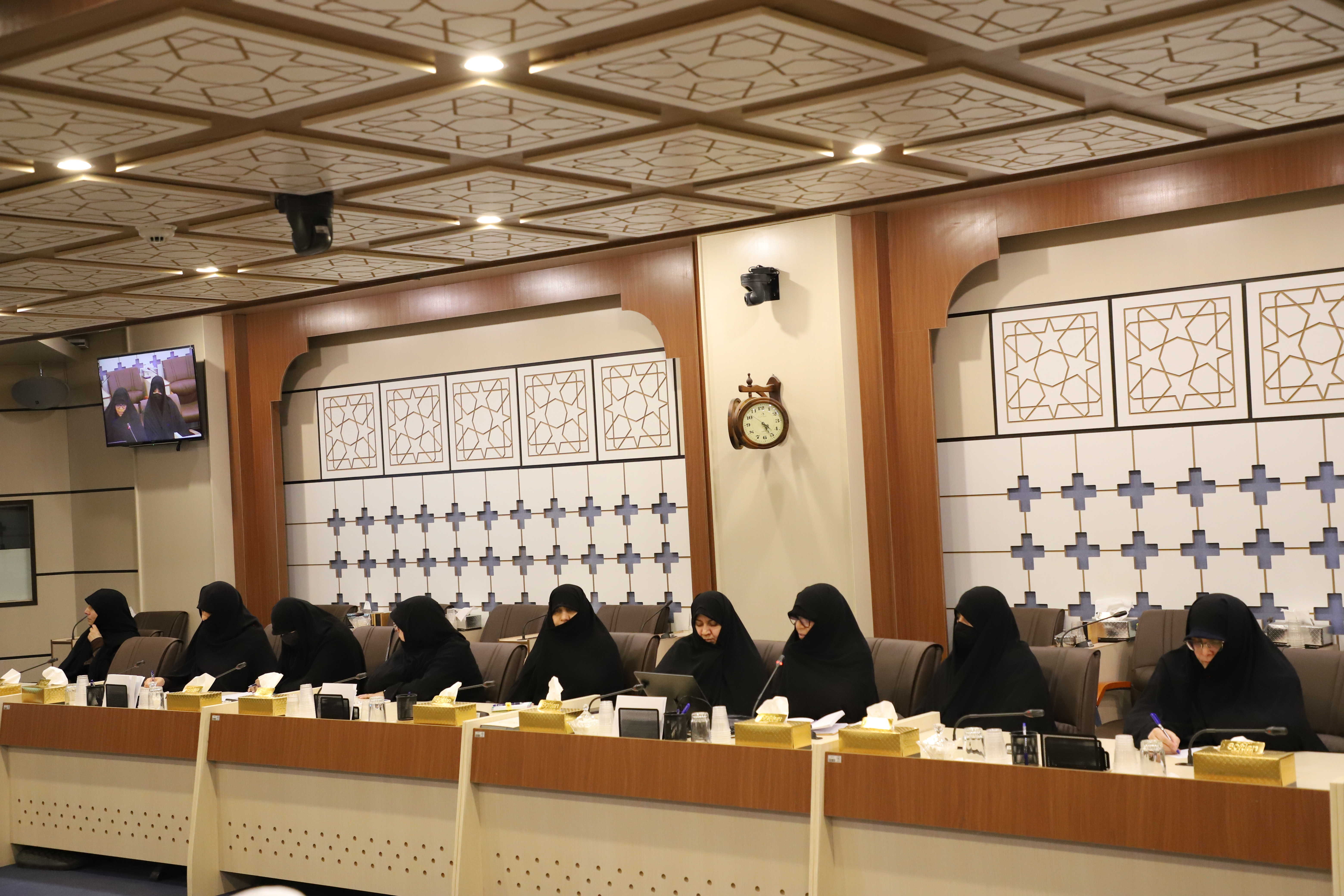 تحول در نظام آموزشی حوزههای علمیه خواهران با هدف تربیت طلاب مجتهده و رفع چالشهای پیشرو