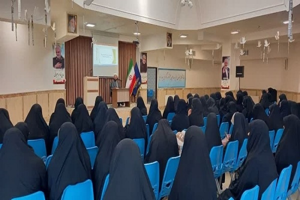 بانوان طلبه با تلاشهای علمی خود به مطالبات مردم پاسخ دهند