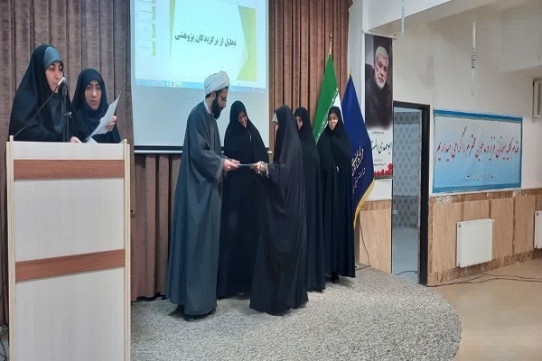 بانوان طلبه با تلاشهای علمی خود به مطالبات مردم پاسخ دهند