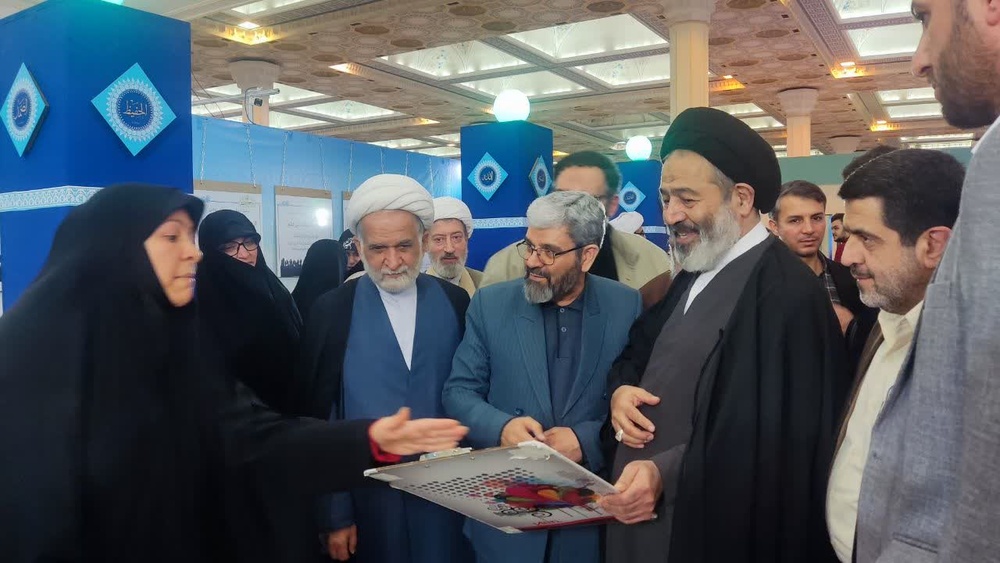 تصاویر/بازدید مدیر حوزه علمیه خواهران استان تهران از سی و دومین نمایشگاه بینالمللی قرآن کریم