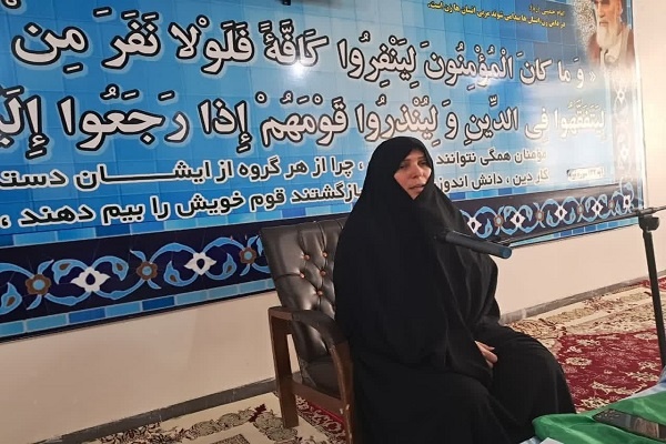 خواهران طلبه دو اخلاق اجتماعی و فردیشان را باهم تطبیق دهند