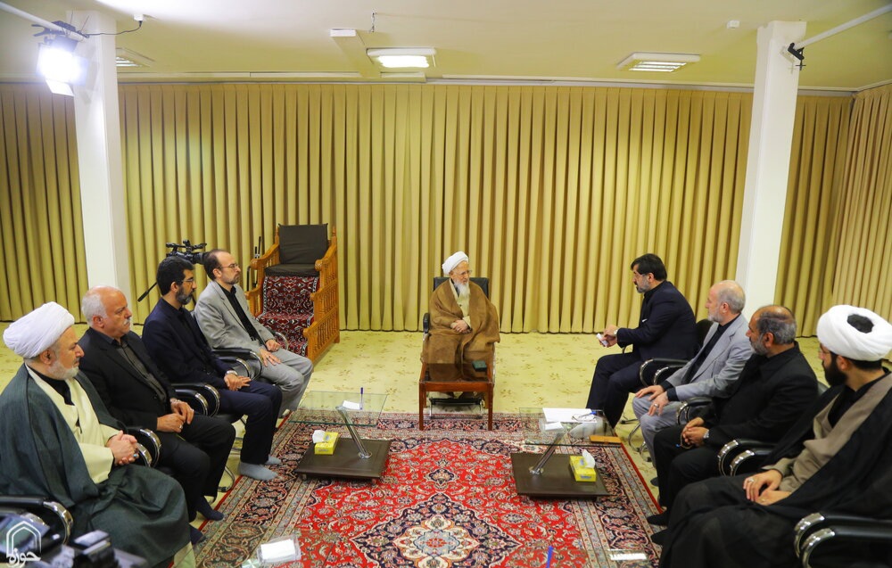 دلار فروشی کسب و کار کاذب است / تأکید بر حمایت از تولید