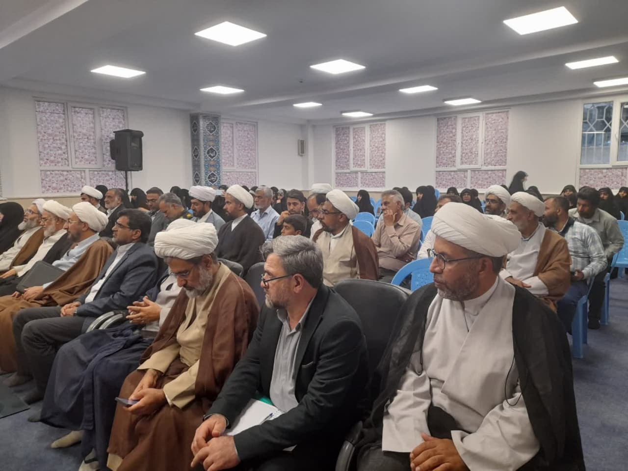 برگزاری اجلاس سالانه هیئات امنای مدارس علمیه خواهران هرمزگان/ تأکید معاون امور حوزههای علمیه خواهران کشور بر نقش کلیدی هیئتهای امنا