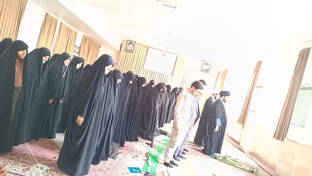 حوزههای علمیه خواهران در ترویج مسئله حجاب و عفاف به صورت جمعی وارد شوند