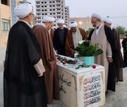 تصاویر/ ادای احترام مدیر حوزه های علمیه خواهران کشور به شهید گمنام در یزد