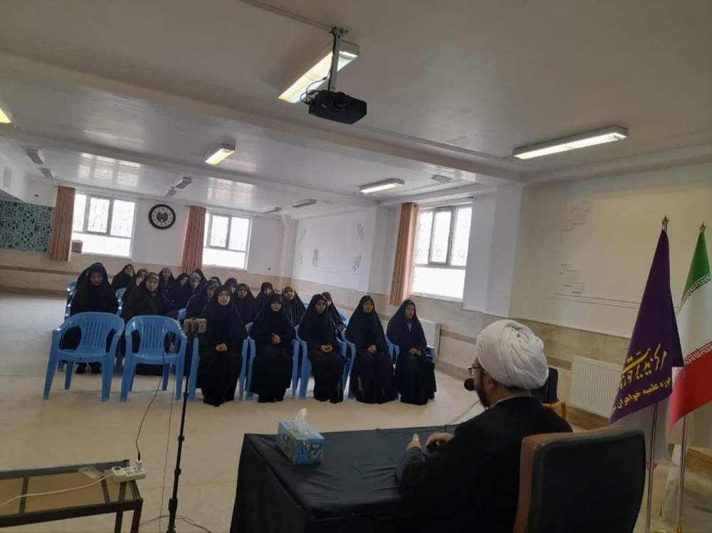 برگزاری نشست سیاسی در مدرسه علمیه سریش آباد 