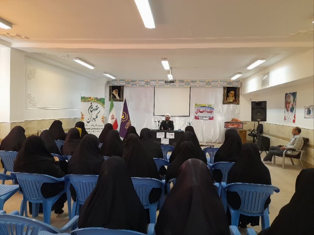 برگزاری نشست سیاسی در مدرسه علمیه سریش آباد 