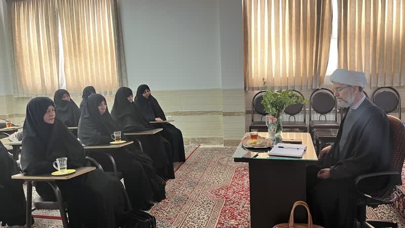 تأکید معاون فرهنگی حوزه‌های علمیه خواهران بر نقش معلمان در تربیت نسل انقلابی