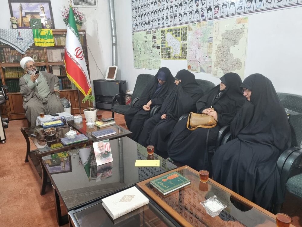 دیدار کادر مدرسه علمیه معصومیه تفرش با امام جمعه شهرستان