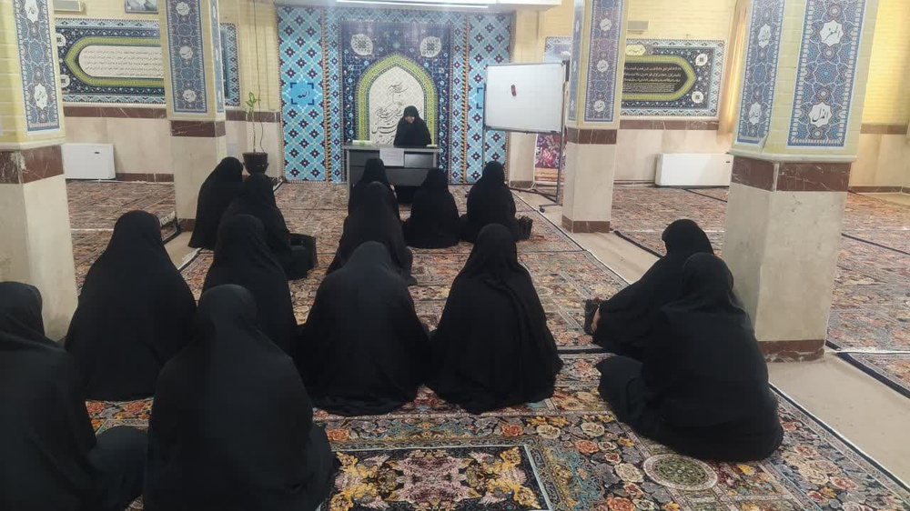 بازدید دانشآموزان از حوزه علمیه کامیاران