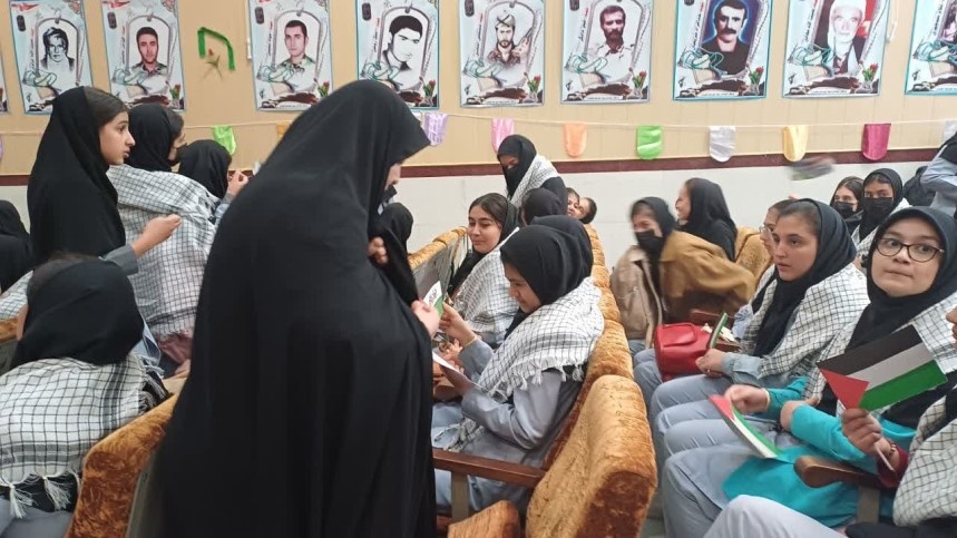 بازدید دانشآموزان از حوزه علمیه کامیاران