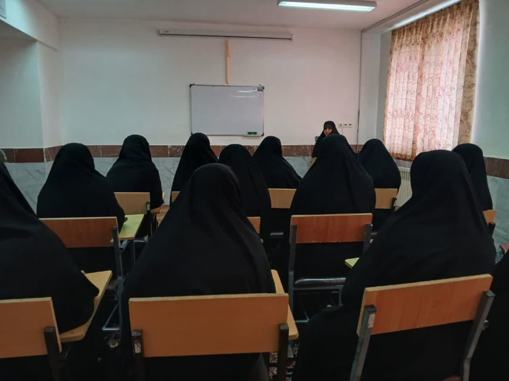 بازدید جامع مدیر حوزههای علمیه خواهران استان کردستان از مرکز تخصصی الزهرا (سلاماللهعلیها)