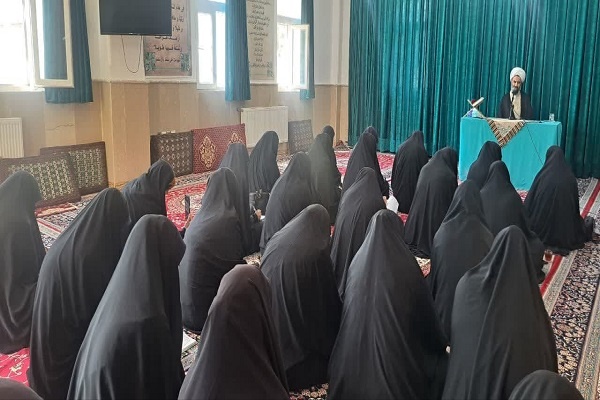 بانوان طلبه زندگی خود را در مسیر حکومت امام عصر(عج) پیش ببرند
