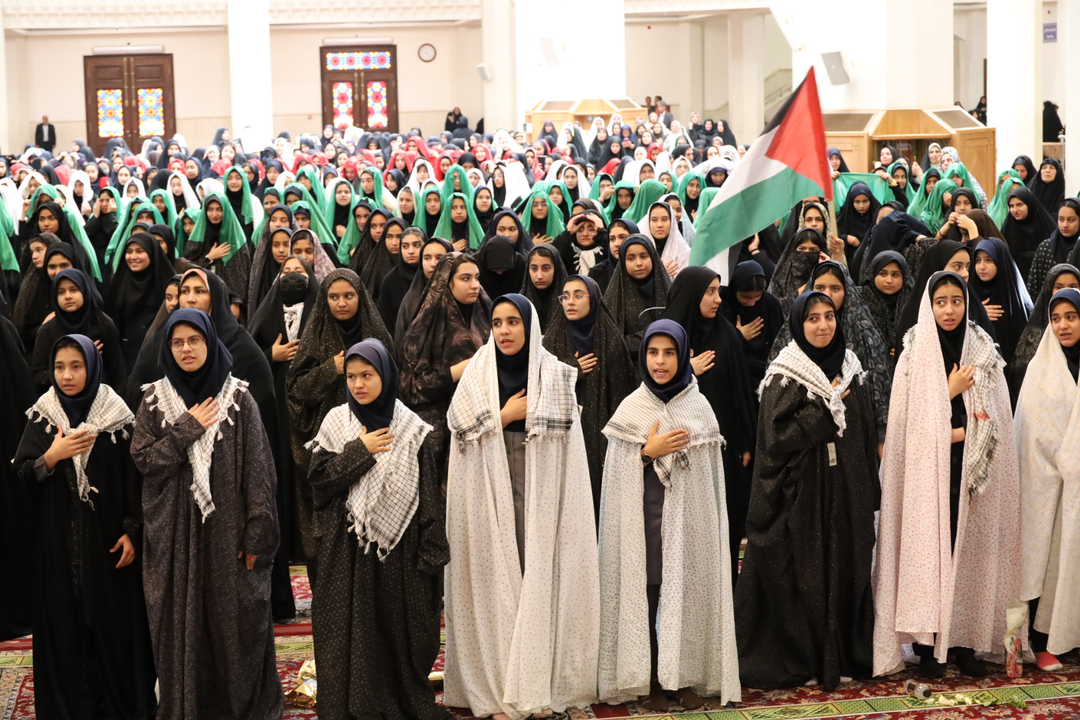 دختران شیرازی شاهچراغ (ع) را قُرق کردند