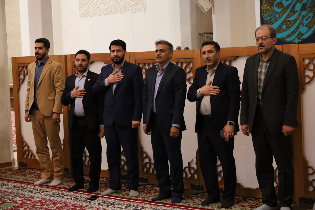 دختران شیرازی شاهچراغ (ع) را قُرق کردند