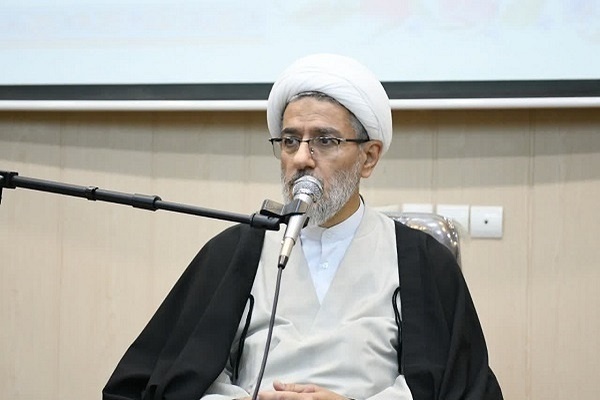 طلاب خواهر مهارت ارتباط با نسل جدید را کسب کنند 