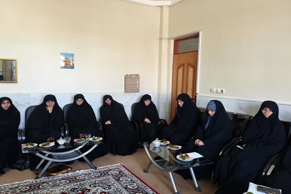 اساتید حوزه در حل معضلات اعتقادی جامعه پیشگام باشند