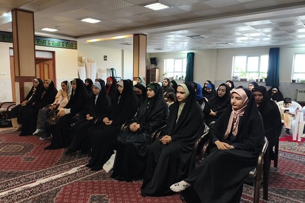 حوزه علمیه خواهران در مقابله با چالش زنان نقش ویژه‌ای دارد
