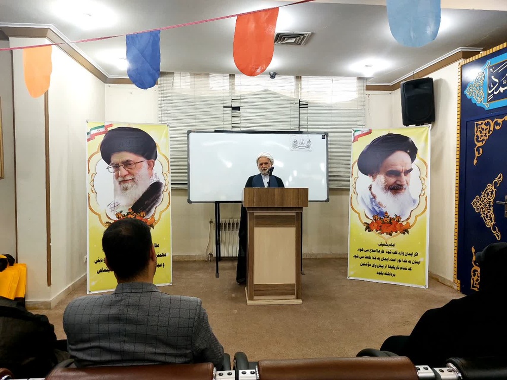 برگزاری مراسم بزرگداشت روز معلم در مدرسه امام حسن مجتبی (ع)
