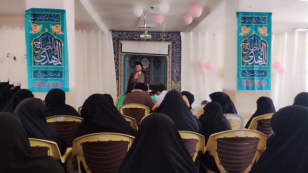 تجلیل از اساتید و طلاب برتر تحصیلی