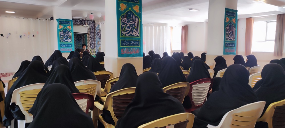 تجلیل از اساتید و طلاب برتر تحصیلی