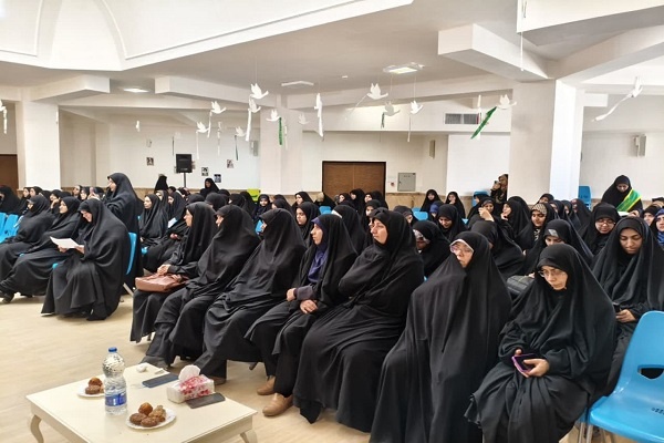 بانوان طلبه با تسلط بر تحولات فکری نقش هدایتگریشان را ایفا کنند