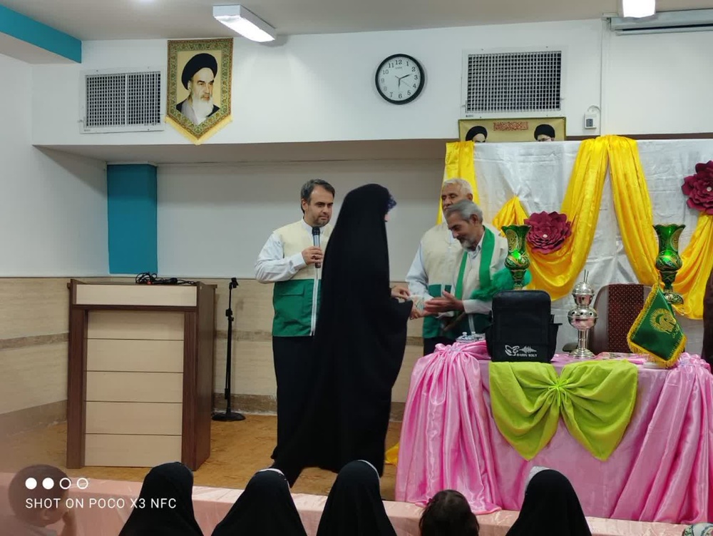 برگزاری «جشن مادر دختری» در مدرسه علمیه میبد با حضور خدام رضوی