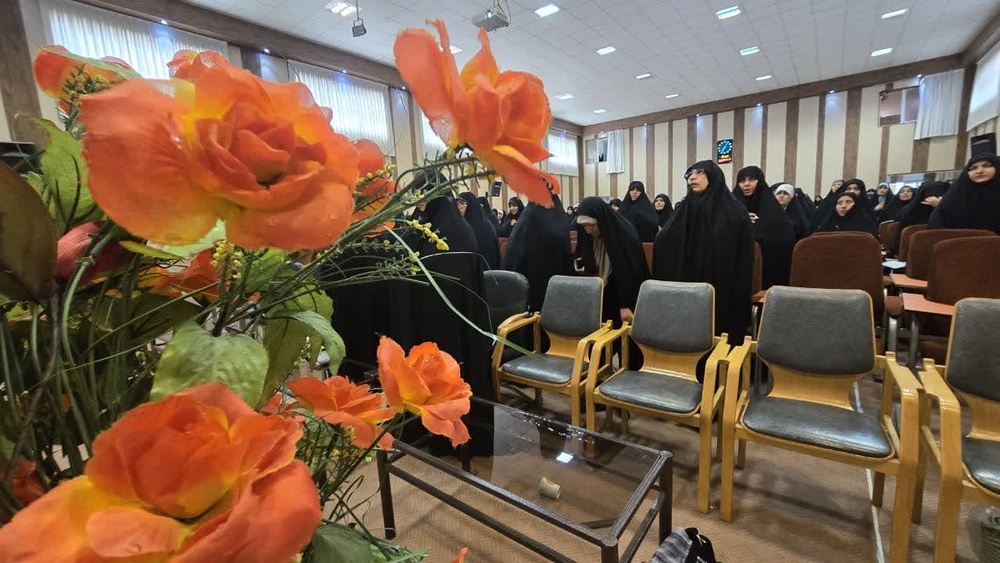 بانوان، پرچمداران گفتمان تبلیغی نوین؛ نگاهی تازه به نقش زنان در تبیین دین