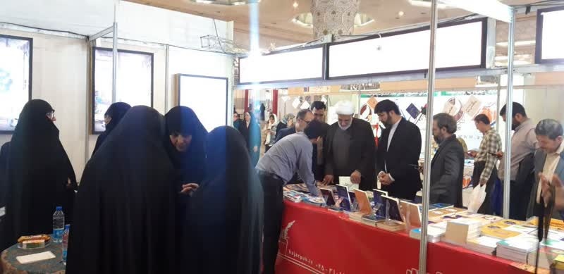 حضور مدیریت حوزه علمیه خواهران استان تهران در نمایشگاه بینالمللی کتاب 1404