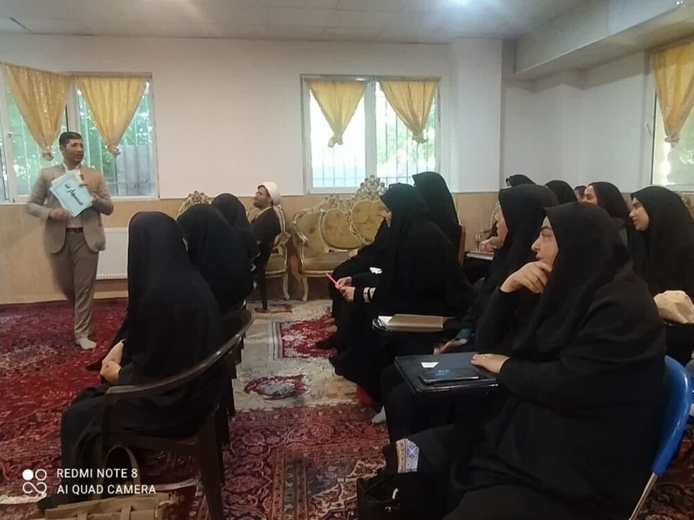 برگزاری کارگاه آموزشی کار با کودک و نوجوان/ارتقای مهارت‌های ارتباط مؤثر با کودکان 